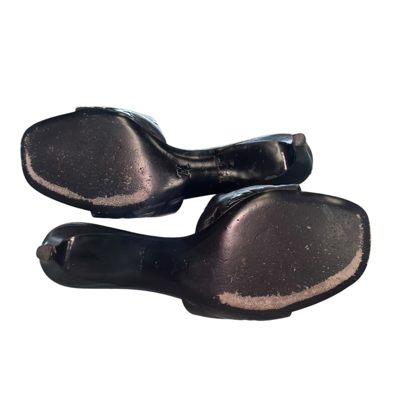 Louis Vuitton Revival Mules Black<br />
<br />
Size: 41<br />
<br />
Code: SW1201<br />
<br />
In good condition. Wear to the back of the heels leather. And wear to the front of the heels.<br />
<br />
Does not come with the original dust bag or box.