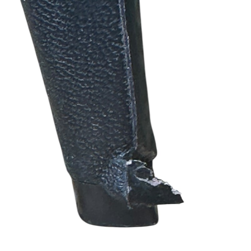 Louis Vuitton Revival Mules Black<br />
<br />
Size: 41<br />
<br />
Code: SW1201<br />
<br />
In good condition. Wear to the back of the heels leather. And wear to the front of the heels.<br />
<br />
Does not come with the original dust bag or box.