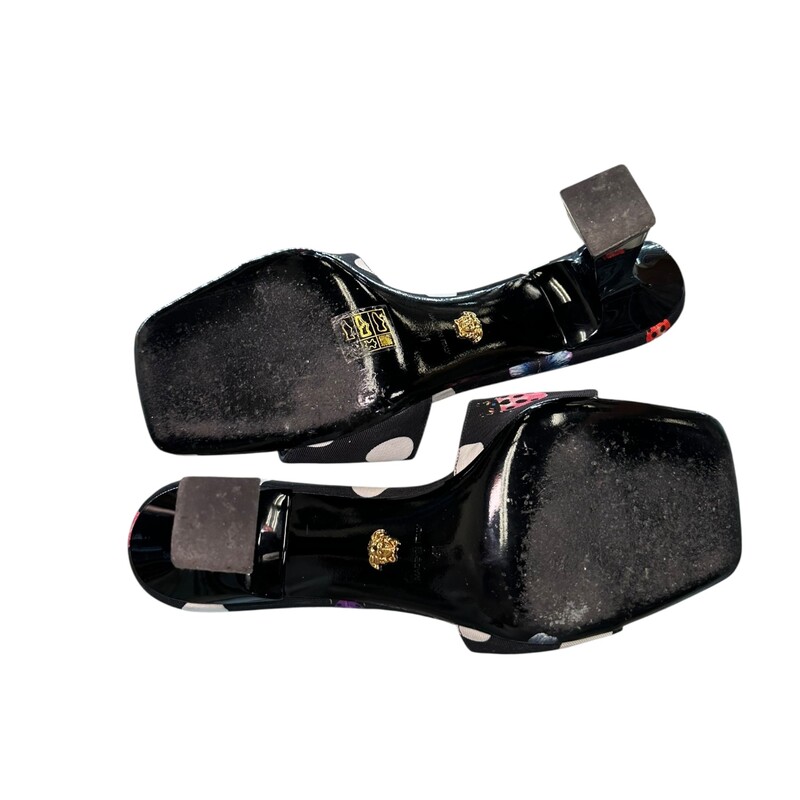 Versace Dua Lipa Polka Dot Butterfly Mules<br />
<br />
Size: 41<br />
<br />
In very good condition. Light wear to the shoes.<br />
<br />
Does not come with the original dust bag or box.