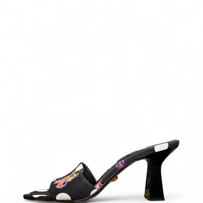 Versace Dua Lipa Polka Dot Butterfly Mules

Size: 41

In very good condition. Light wear to the shoes.

Does not come with the original dust bag or box.
