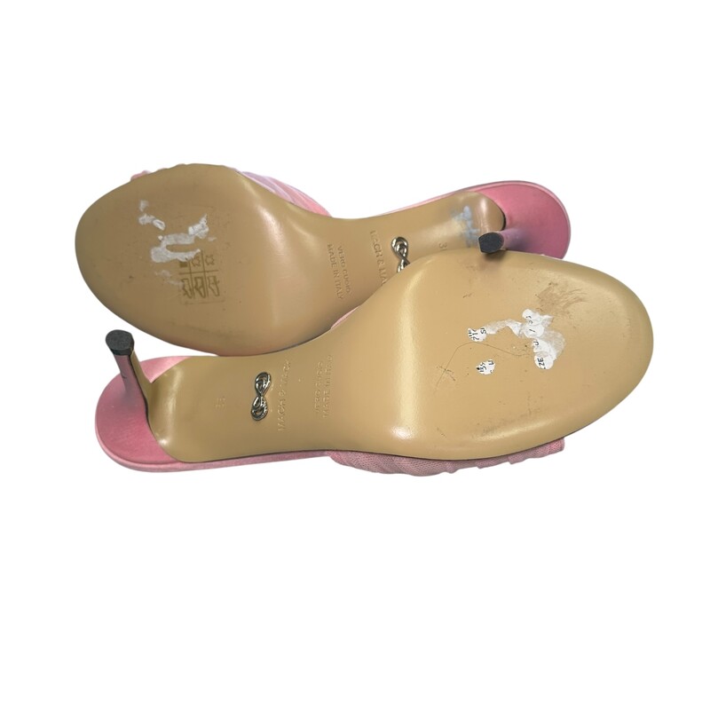 Mach & Mach Galaxy Tulle Pink Heels

Size: 38

In very good condition. Light scuffs to the bottom of the shoes.

Does not come with the original dust bag or box.