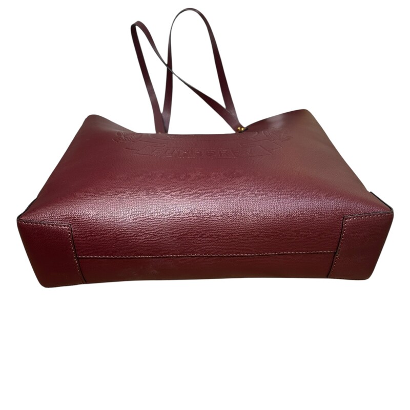 Burberry Horse Crest Leather X Large Tote

Dimensions:16 L x 16.5 H inches.

In very good condition. Some interior marks.


Comes with the original dust bag. No box