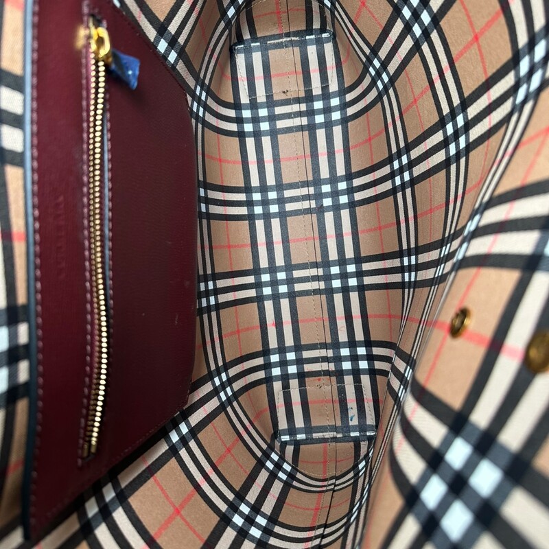 Burberry Horse Crest Leather X Large Tote<br />
<br />
Dimensions:16 L x 16.5 H inches.<br />
<br />
In very good condition. Some interior marks.<br />
<br />
<br />
Comes with the original dust bag. No box