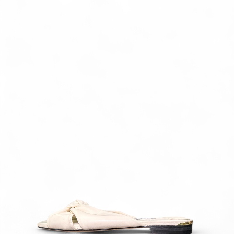 Jimmy Choo Nappa Leather White Sandals

Size 37

In good condition. Wear to the front leather toe and throughout the shoe. Mark on bottom of shoes.

Does not come with the original dust bag or box.