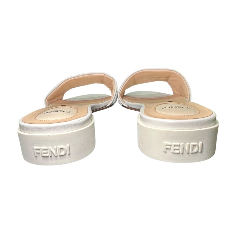 Fendi FF Embossed Mules White Leather

Size: 39

In excellent condition.

Comes with the original dust bag and box.