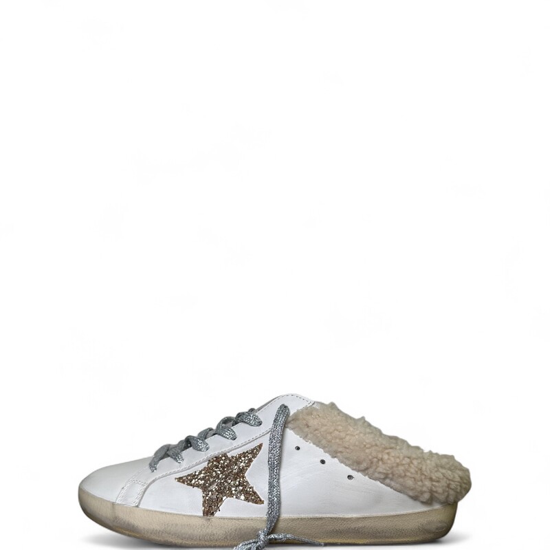 Golden Goose Sabot Superstar

Size: 40

In very good condition. Light wear to the shoes.

Does not come with the original dust bag or box.