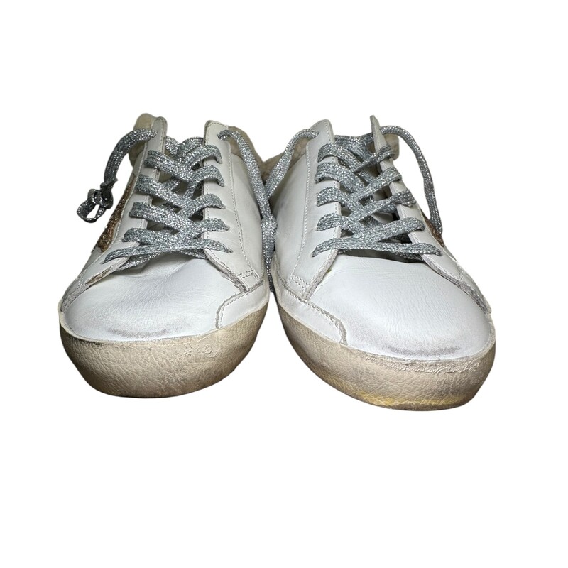 Golden Goose Sabot Superstar

Size: 40

In very good condition. Light wear to the shoes.

Does not come with the original dust bag or box.