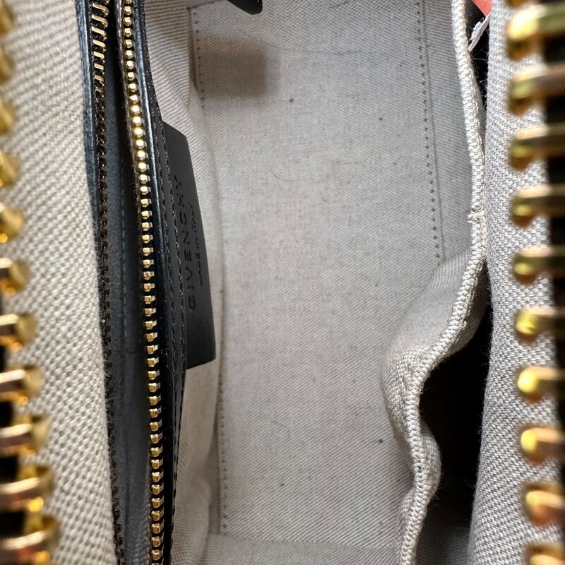 Givenchy Mini Antigona Top Handle Bag In 4G Embroidered Canvas<br />
<br />
Code: MP B1221<br />
<br />
Dimensions:<br />
10.2 in x 7.5 in x 5.1 in<br />
<br />
In very good condition. Light wear to the interior.<br />
<br />
Comes with the original dust bag. No box.