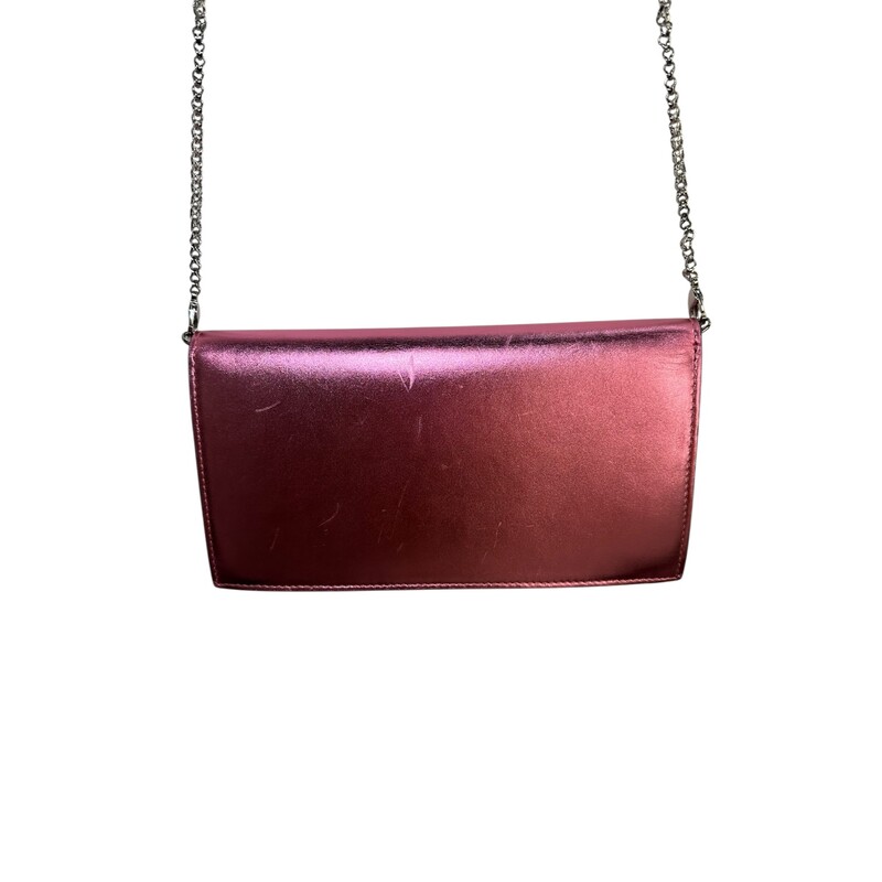 Louboutin Loubi45 Pink Metallic WOC

Dimensions: L22 x H12 x W5.5cm

In very good condition. Light impressions and scratches in the leather throughout the bag.

Comes with the original dust bag. No box.