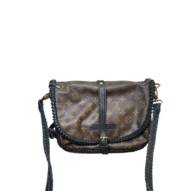 Louis Vuitton Vintage Boho  Handbag

Code: AR8911

Dimenisons:
Saumur W 11 x H 9.5 x D 4

In very good condition. Light wear to the interior soles.

Does not come with the original dust bag or box.