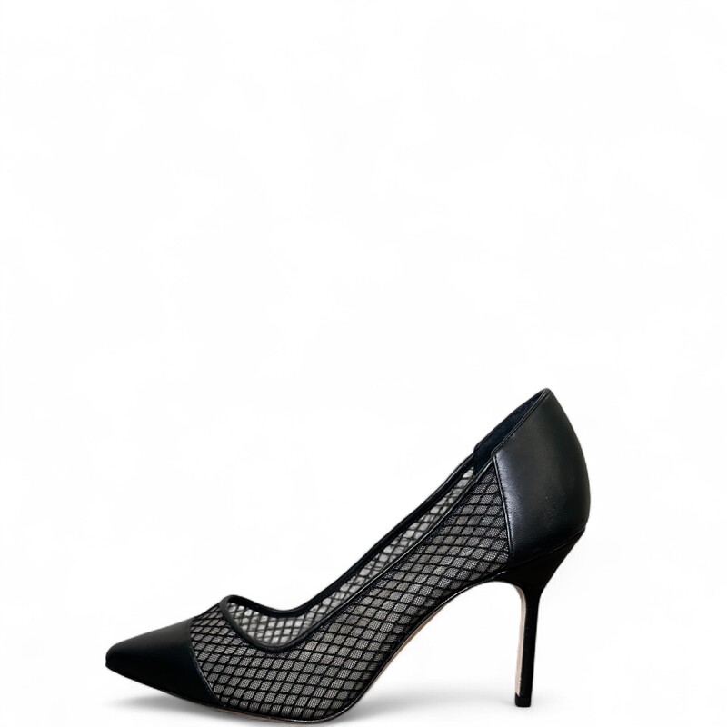 Manolo Blahnik Capcourme Black Leather Heels

Size 37

In very good condition. Light wear to the soles.

Does not come with the original dust bag or box.