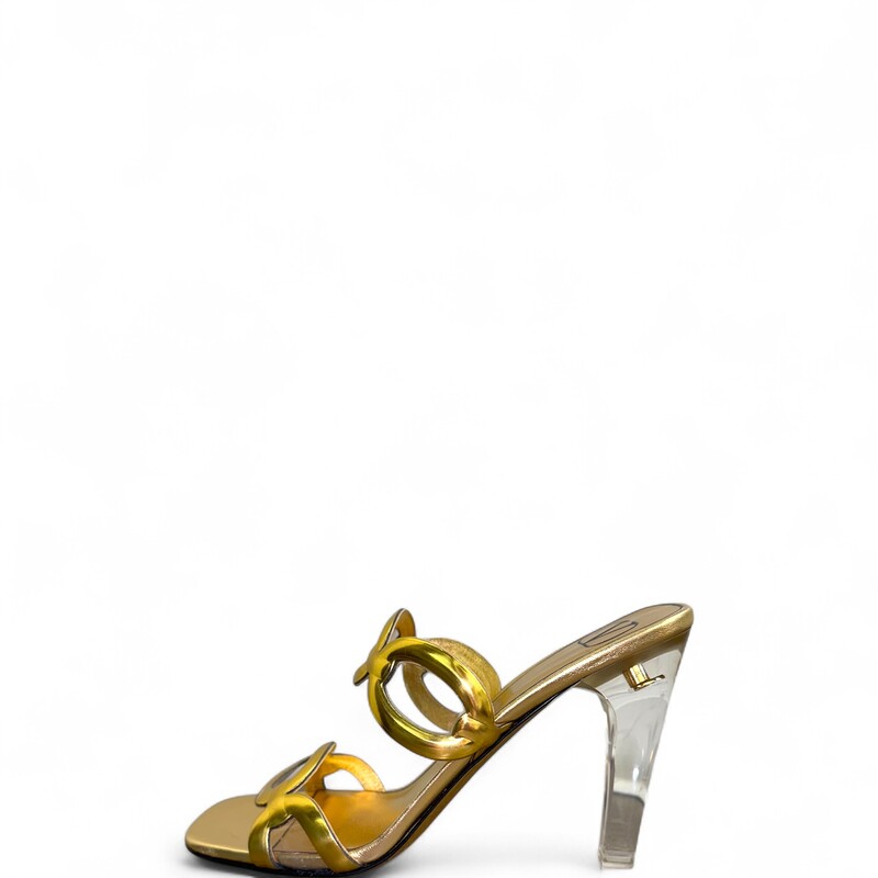100mm Chain 1967 sandal heels

Gold

Size 36

In very good condtion. Some scuffs on sole.

Does not come with the original dust bag or box.