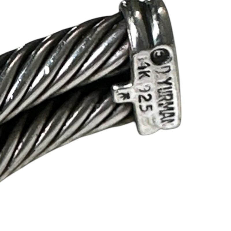 David Yurman 2X Cable Silver with Gold Xs

In very good condition. Light scratching and tarnishing

Does not come with the original dust bag or box.