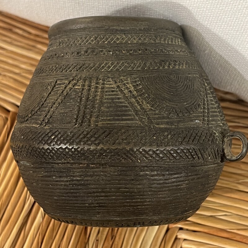 Vintage metal Tribal Measuring Pot
Size: 4x4