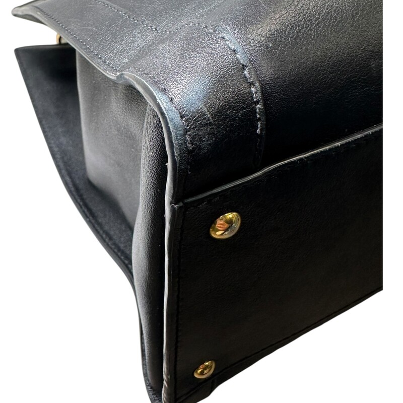 Gucci Diana Leather Tote Medium Black Tote<br />
<br />
Code: 655658 525040<br />
<br />
Dimensions:<br />
Length: 13.75 in<br />
Width: 5.25 in<br />
Height: 11.25 in<br />
Drop: 4 in<br />
Drop: 17 in<br />
Drop: 21 in<br />
<br />
In very good condition. Light wear to the trim and to the leather. Some coner wear.<br />
<br />
Comes with the original dust bag. No box.