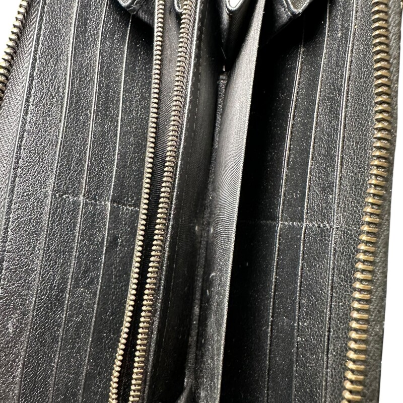 Gucci Diana Continenta Zip Around Wallet

Code: 658634 562600

Dimensions:
7.5inx4inx1in

In very good condition. Light wear to the leather.

Does not come with the original dust bag or box.