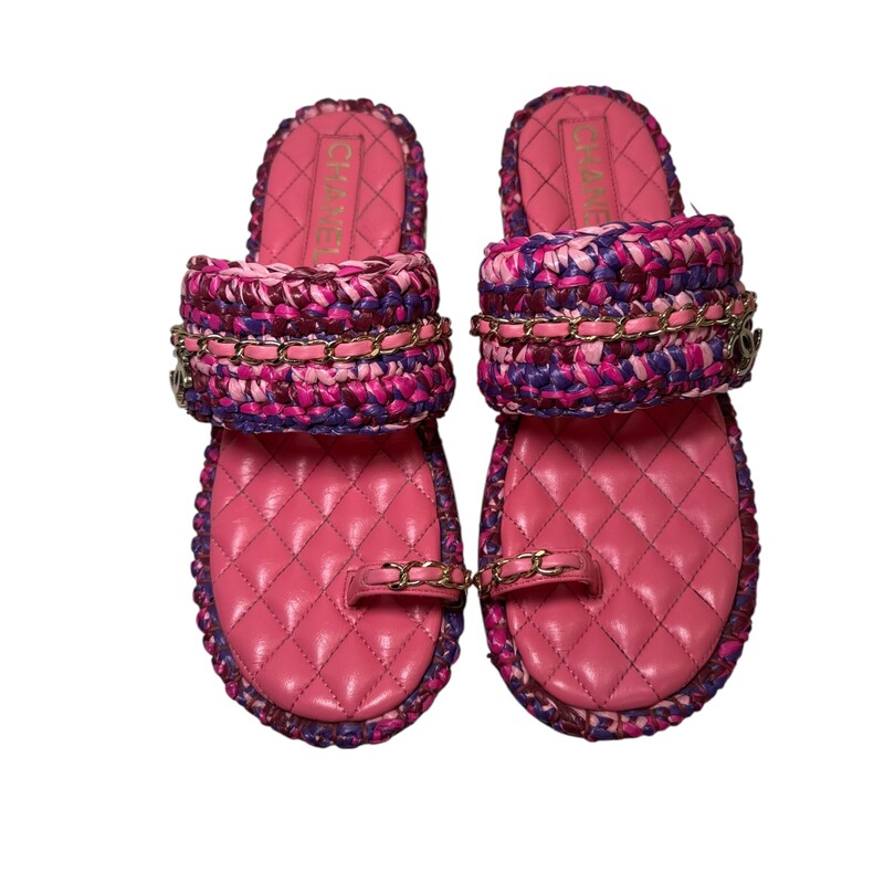 Chanel Raffia Toe Sandals Coral<br />
<br />
Size 39<br />
<br />
0 03A694<br />
<br />
In very good conidition.<br />
<br />
Does not come with the original dust bags or box.