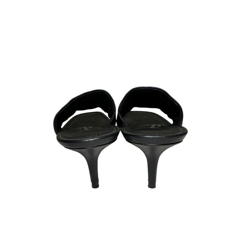 Louis Vuitton Revival Black Leather Heels<br />
<br />
Size:39<br />
<br />
Code: MA1220<br />
<br />
In very good condition. Light scuffs throguhout the shoes.<br />
<br />
Comes with the original dust bag and box.