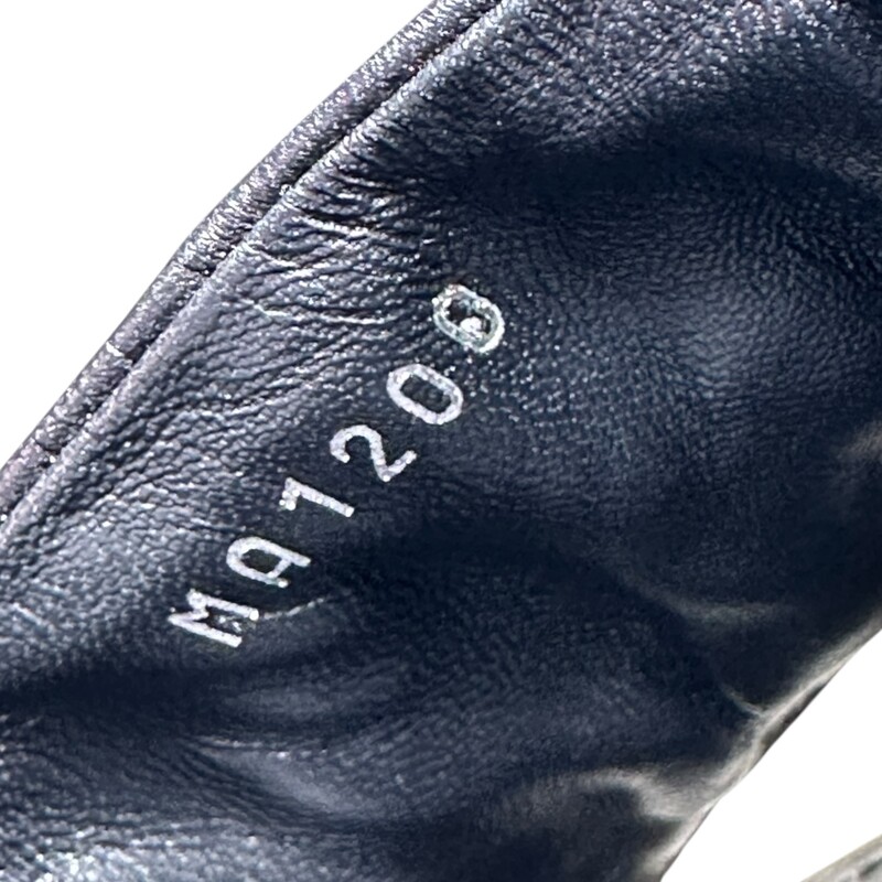 Louis Vuitton Revival Black Leather Heels<br />
<br />
Size:39<br />
<br />
Code: MA1220<br />
<br />
In very good condition. Light scuffs throguhout the shoes.<br />
<br />
Comes with the original dust bag and box.