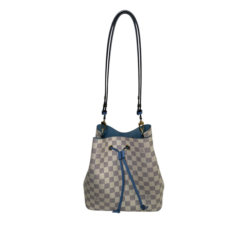 Louis Vuitton NeoNoe MM Damier Azur

Code: SD1169

Dimensions:
10inW x10inHx7inD
12.5in handle drop
23in strap drop

In very good condition. Light wear to the interior.

Comes with the original dust bag. No box.