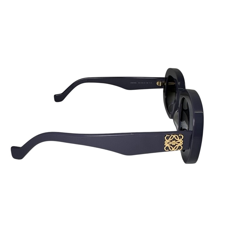 Loewe LW4013U Grey Sunglasses<br />
<br />
In very good condition. Light scuffing to the lens and frames.<br />
<br />
Comes with the original case.