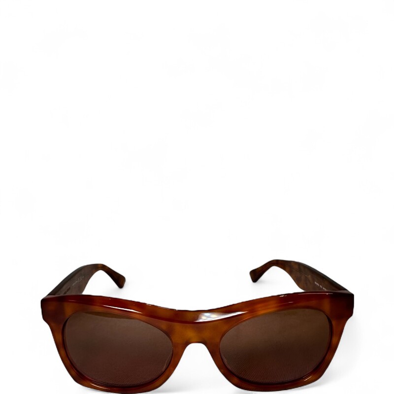 Bottega Veneta BV1061s Tortise

In very good condition. Light scuffing to the lens.

Comes with the original case.