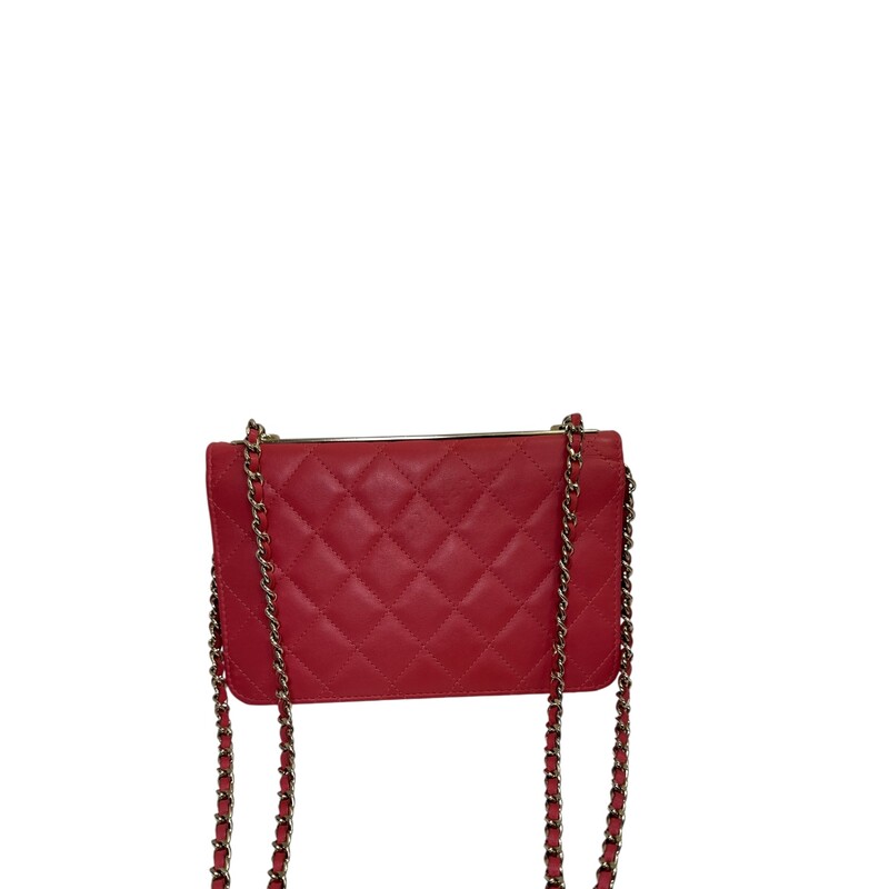 Chanel Trendy CC Wallet on Chain Coral

Code: 2428****

Dimensions:
Base length: 7.5 in
Height: 4.75 in
Width: 1.75 in
Drop: 25 in

In very good condition. Light imprinting to the back of the leather from the chain.

Comes with the original dust bag. Nox box.