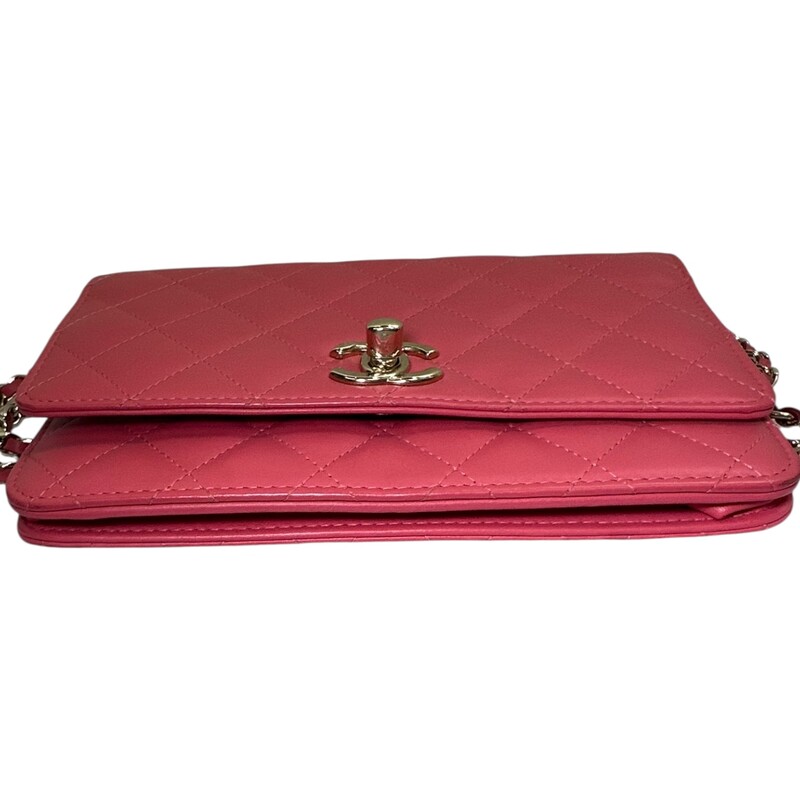Chanel Trendy CC Wallet on Chain Coral<br />
<br />
Code: 2428****<br />
<br />
Dimensions:<br />
Base length: 7.5 in<br />
Height: 4.75 in<br />
Width: 1.75 in<br />
Drop: 25 in<br />
<br />
In very good condition. Light imprinting to the back of the leather from the chain.<br />
<br />
Comes with the original dust bag. Nox box.