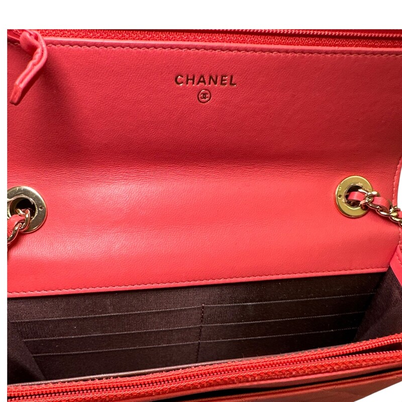 Chanel Trendy CC Wallet on Chain Coral<br />
<br />
Code: 2428****<br />
<br />
Dimensions:<br />
Base length: 7.5 in<br />
Height: 4.75 in<br />
Width: 1.75 in<br />
Drop: 25 in<br />
<br />
In very good condition. Light imprinting to the back of the leather from the chain.<br />
<br />
Comes with the original dust bag. Nox box.