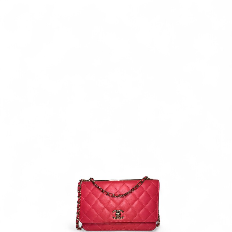 Chanel Trendy CC Wallet on Chain Coral

Code: 2428****

Dimensions:
Base length: 7.5 in
Height: 4.75 in
Width: 1.75 in
Drop: 25 in

In very good condition. Light imprinting to the back of the leather from the chain.

Comes with the original dust bag. Nox box.