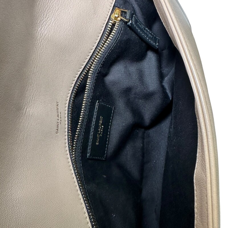 Saint Laurent Kate 99 Quilted Shoulder BAg<br />
<br />
Code: GLT660618 0222<br />
<br />
Dimensions:<br />
10inW x 1.75inDx5inH<br />
10in strap drop<br />
<br />
In very good condition. Light corner scuffs.<br />
<br />
Does not come with the original dust bag or box.