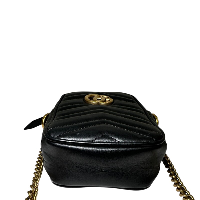 Gucci Marmont Phone Vertical Phone Crossbody Bag<br />
<br />
Date Code: 598597 04116<br />
<br />
Dimensions:<br />
4W x 6.5H x 2D<br />
None handle drop<br />
22 strap drop<br />
<br />
In very good condtion. Light scuffs to the back corners.<br />
<br />
Does not come with the original dust bag or box.