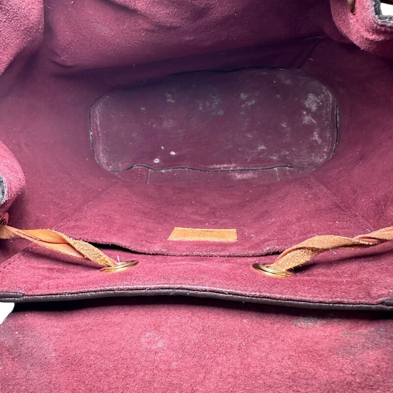 Louis Vuitton Montsouris Backpack

Monogram

 Size: PM

Date Code: SP3188

In fair condition. Major interior staining, warping on canvas and straps are split.

Does not come with original dust bag or box.