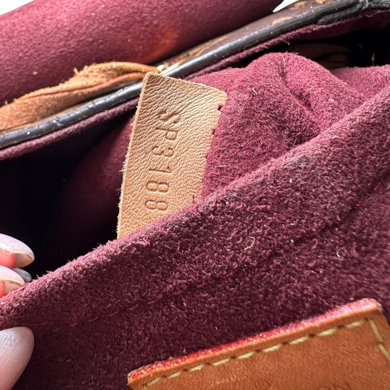 Louis Vuitton Montsouris Backpack

Monogram

 Size: PM

Date Code: SP3188

In fair condition. Major interior staining, warping on canvas and straps are split.

Does not come with original dust bag or box.