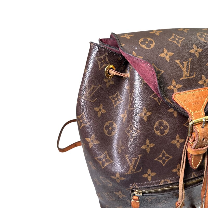 Louis Vuitton Montsouris Backpack<br />
<br />
Monogram<br />
<br />
 Size: PM<br />
<br />
Date Code: SP3188<br />
<br />
In fair condition. Major interior staining, warping on canvas and straps are split.<br />
<br />
Does not come with original dust bag or box.