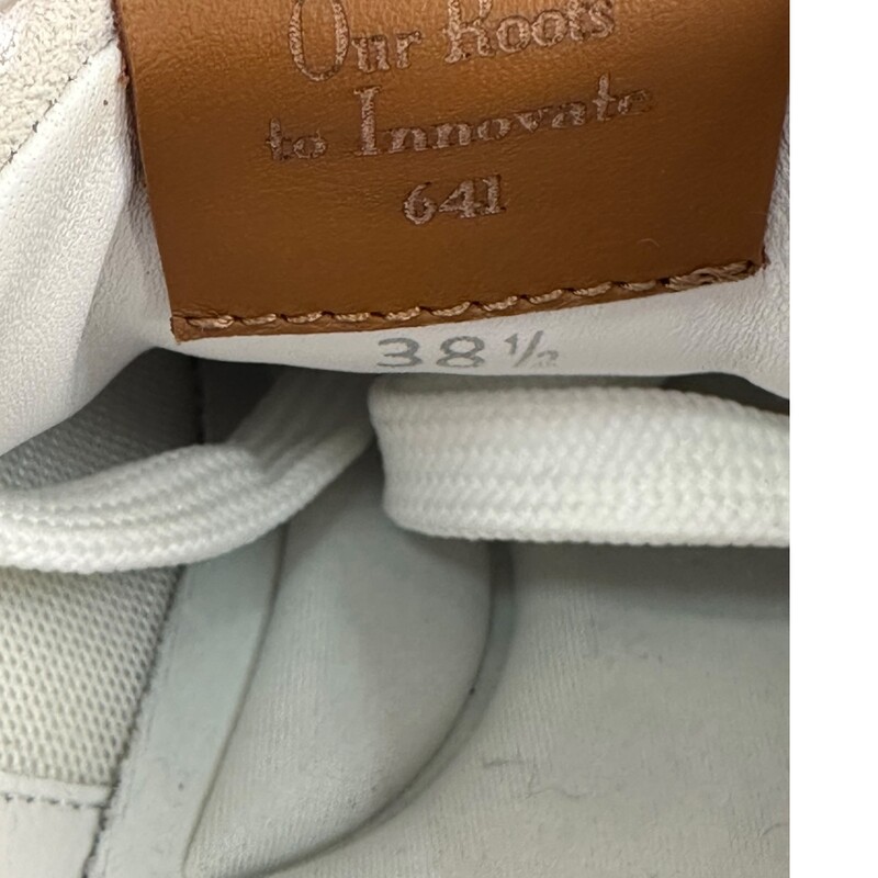 Hogan H White Blue High Top<br />
<br />
Size 38.5<br />
<br />
In excellent condition. Like new<br />
<br />
Does not come with the original dust bag or box.