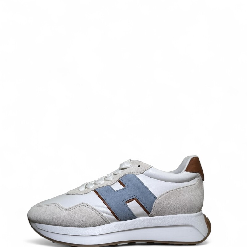 Hogan H White Blue High Top

Size 38.5

In excellent condition. Like new

Does not come with the original dust bag or box.