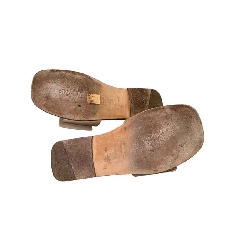 Burberry TB Leather Logo Slides

Size 36.5

Serial Code:ITFALSRL8PEO

In very good condition. Some wear on the bottoms of the shoes and very faint scratching of the leather on the front part of the shoes.

Comes with the original dust bag. No box.