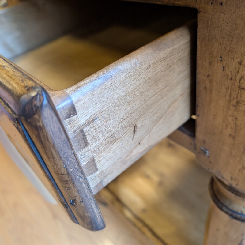 Side Table 1 Drawer/Shelf, Red Wood Top<br />
24 x 24 x 27h