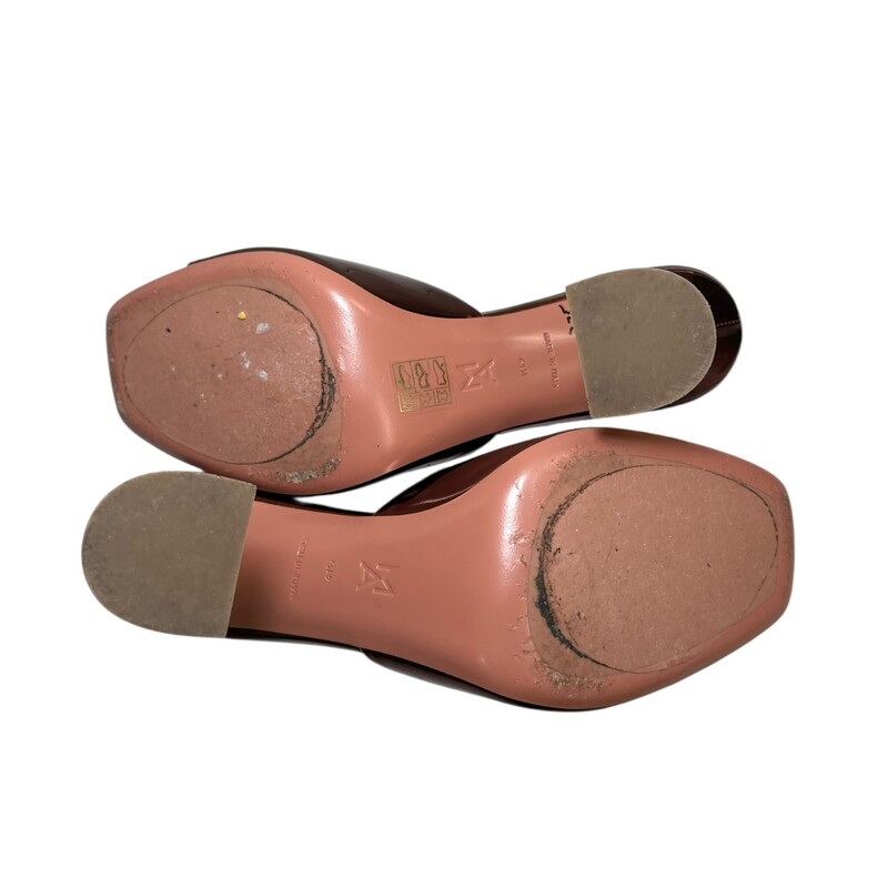 Amina Muaddi Lupita Metallic Heels<br />
<br />
Size: 41.5<br />
<br />
In very good condition. A few scuffs throguhout the shoes.<br />
<br />
Does not come with the original dust bag and box.