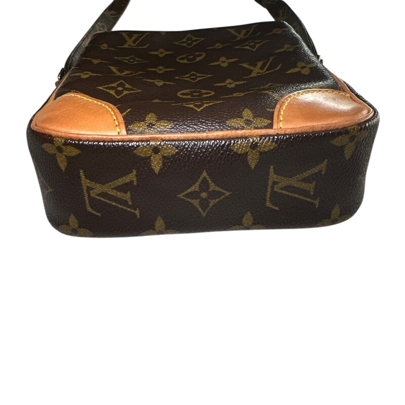 Louis Vuitton Danube Crossbody Monogram<br />
<br />
Date Code:SL0061<br />
<br />
Dimensions:<br />
5.5W x 9H x 3D<br />
None handle drop<br />
14-19 strap drop<br />
<br />
In very good condition. Light marks hroughout the bag.<br />
<br />
Comes with the original dust bag. No box.