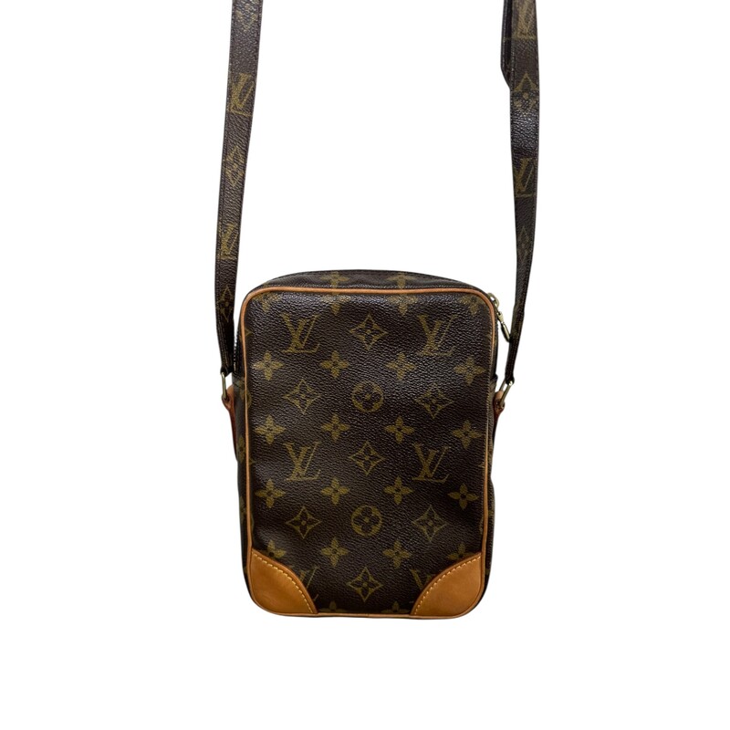 Louis Vuitton Danube Crossbody Monogram<br />
<br />
Date Code:SL0061<br />
<br />
Dimensions:<br />
5.5W x 9H x 3D<br />
None handle drop<br />
14-19 strap drop<br />
<br />
In very good condition. Light marks hroughout the bag.<br />
<br />
Comes with the original dust bag. No box.