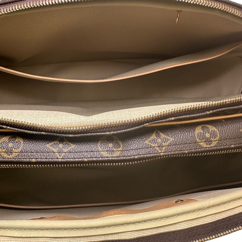 Louis Vuitton Alize 24 Monogram

Date Code: VI0968

Dimensions:
Length: 18 in
Height: 14 in
Width: 7.75 in
Drop: 4 in
Drop: 17.5 in

In very good condition.  Creasing throughout the bag.

Does not come with the original dust bag or box.