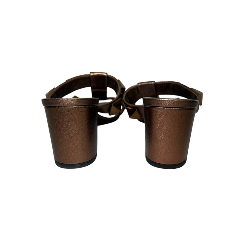 Valentino Roman Slide Bronze Heels<br />
<br />
Size: 36.5<br />
<br />
2 EP 5 2<br />
<br />
In very good condition. Light scuffing to the leather.<br />
<br />
Does not come with the original dust bag or box.