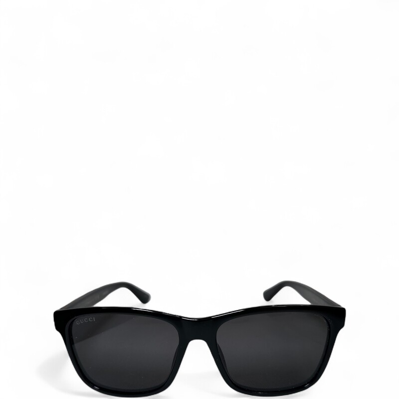 Gucci GG746S Black Frames

Light scuffs to the frames and lens.

Comes with original case and slip.
