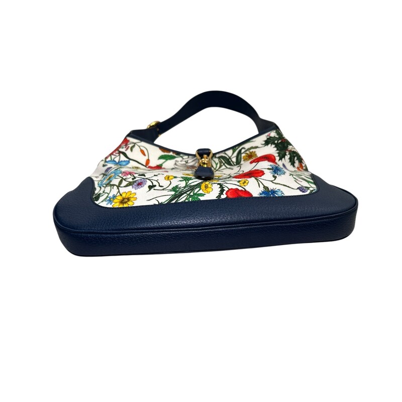 Gucci Flora Jackie Blue Shoulder Bag

Style Code:550152 213317

Dimensions: 13 L x 8 H inches

In very good condition. Some interior marks.

Comes with the original dust bag. No box.