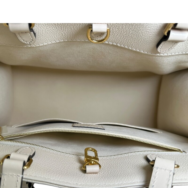 Louis Vuitton OnTheGo White Empreinte leather<br />
<br />
Date Code: Mircochip<br />
<br />
Dimensions:13.8 x 10.6 x 5.5 inches<br />
                         (Length x Height x Width)<br />
<br />
In very good condition. Like new.<br />
<br />
Does not come with the original dust bag or box.