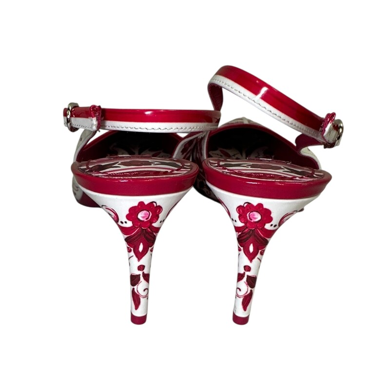 Dolce & Gabbanab Majolic Pink Slingbacks

Size 38.5

Serial Code: CG0639

In very good condition. Pen marks on the bottom of the right shoe.

Does not come with the oriignal dust bag or box.