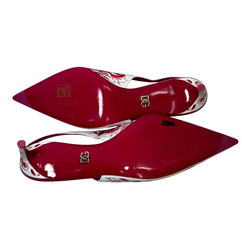 Dolce & Gabbanab Majolic Pink Slingbacks

Size 38.5

Serial Code: CG0639

In very good condition. Pen marks on the bottom of the right shoe.

Does not come with the oriignal dust bag or box.