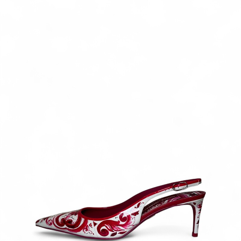 Dolce & Gabbanab Majolic Pink Slingbacks

Size 38.5

Serial Code: CG0639

In very good condition. Pen marks on the bottom of the right shoe.

Does not come with the oriignal dust bag or box.